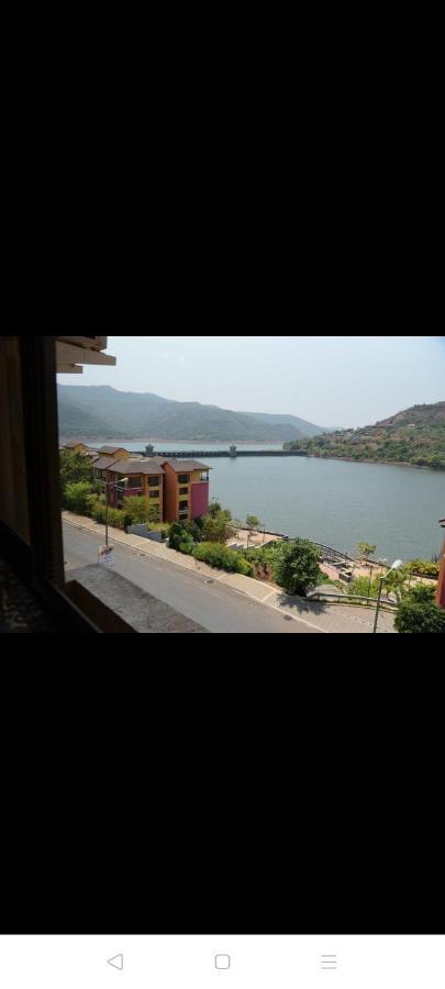 2Bhk Lake View Apartment Lavasa Luaran gambar